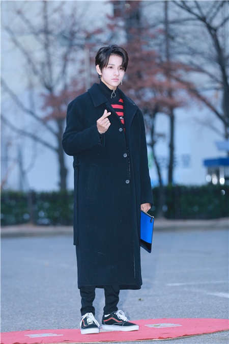 DAY6、KARD、VICTION等参加韩国Music Bank上班路