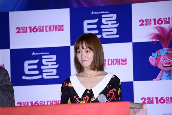 朴炯植、李圣经出席电影《魔发精灵》媒体试映会