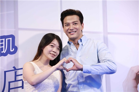 陈晓出席护肤品活动