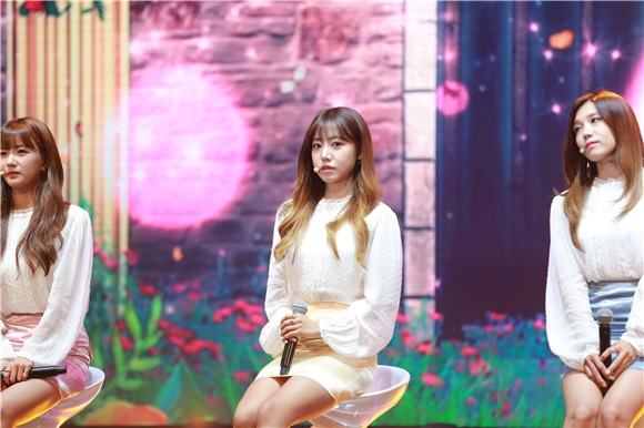 Apink举办《Pink Revolution》Showcase:回归的清纯Idol