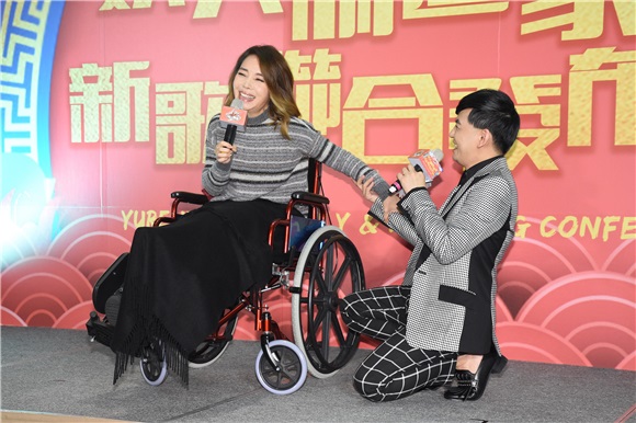 黄子佼、辛晓琪出席娱人制造新歌发布会