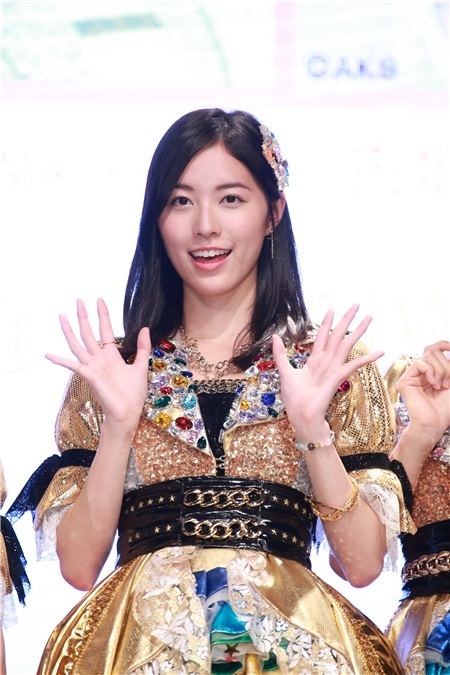 SKE48成员松井珠理奈、矢方美纪、古畑奈和媒体见面会