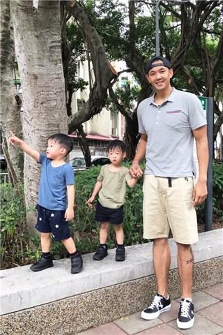 翔翔的急性子 让黑人直说:怎么办