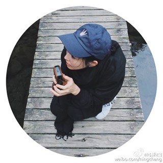 张钧甯素颜出镜美爆 自然文艺清新十足