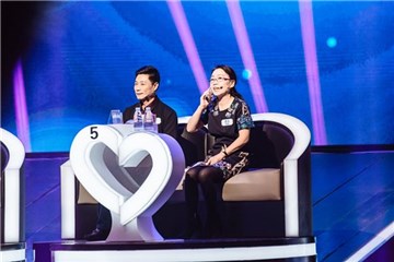 孟达妈妈接电话
