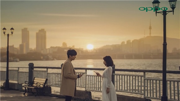 林明祯牵手李敏镐唯美出镜 枫树下骑脚踏车的女孩电晕欧巴