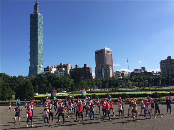 贾斯汀为【魔发精灵】操刀神曲 毕书尽学贾斯汀开唱