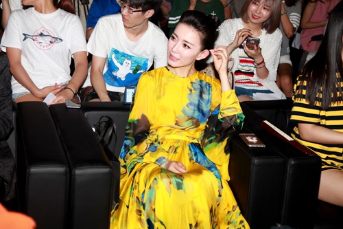 刘敏《半妖倾城》恶婆婆来袭 「黄袍」加身霸气十足