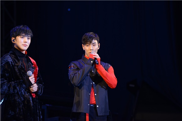 〈Yes首尔现场〉Monsta X今天专辑发行 纪念Showcase现场主唱元虎缺席