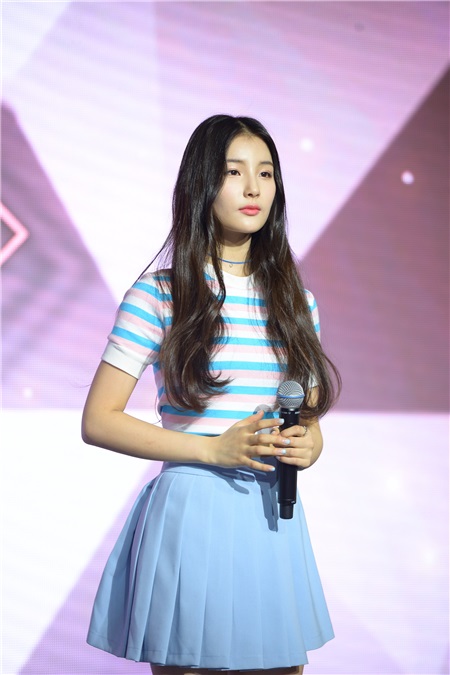 新人女团ELRIS举行首张专辑《WE&def first》发售showcase 宣布正式出道