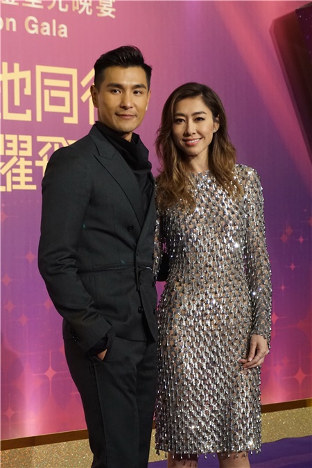 黄宗泽好身材萧正楠自觉压力 胡定欣陈展鹏情侣装现身