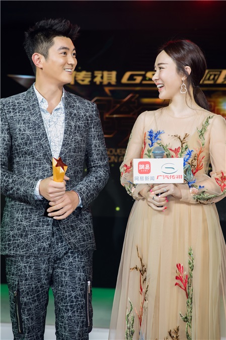 网易时尚跨界盛典隆重举办 李云迪贾玲分获年度大奖