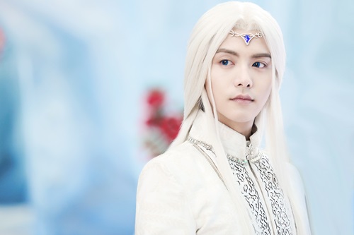 马天宇绝美「樱空释」大获赞赏 《幻城》开播网友呼唤快上线