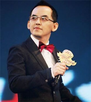 黄子佼