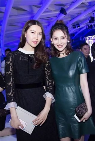 李晖(左一)李昕岳(左二)