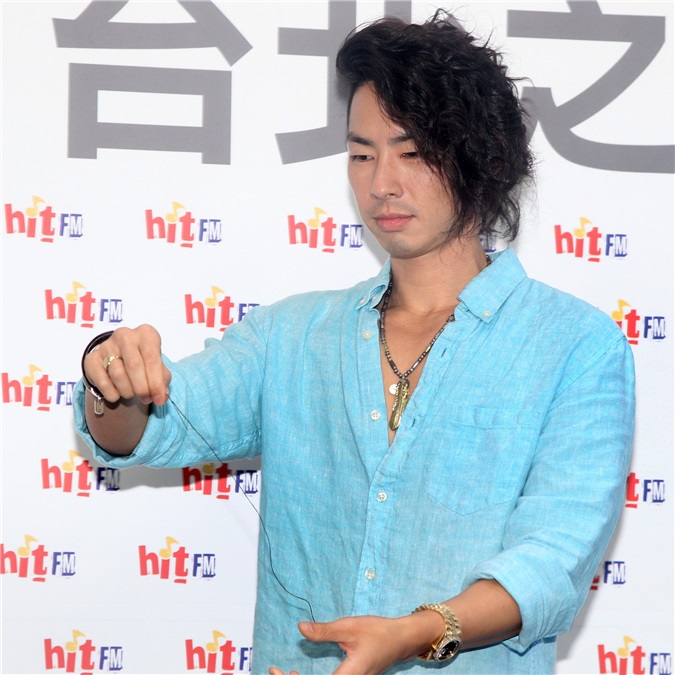 吴建豪出席新专辑《MWHYB 音乐不羁》发布会
