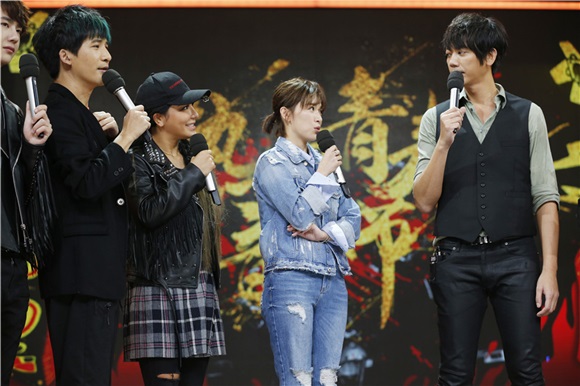 「李小男」原是摇滚迷妹!信携手阚清子「说走就走」