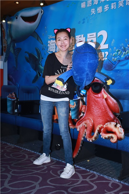 小S包场邀喜愿协会病童看《海底总动员2:多力在哪儿?》。