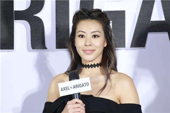 王阳明蔡诗芸夫妻出席鞋《品AXEL ARIGATO》开幕