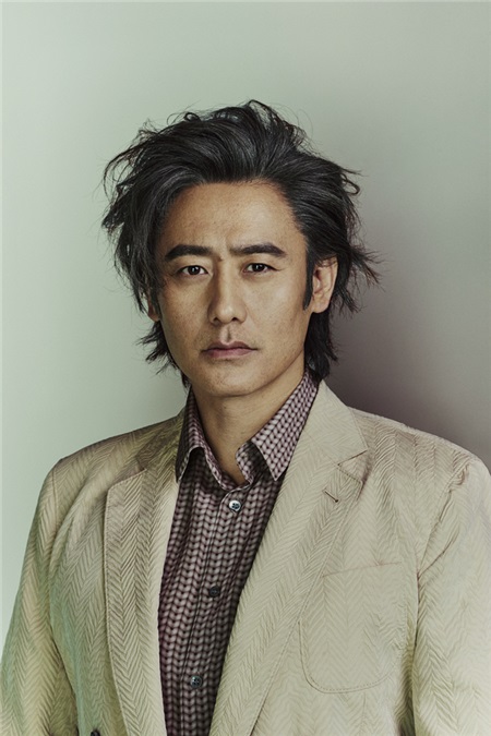 吴秀波玉面英伦范儿抢眼 「秀波风格」成时尚标杆