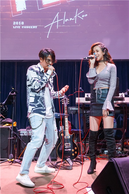 柯有伦「飞FLY」Live演唱会 与林芯仪初次合作默契爆棚