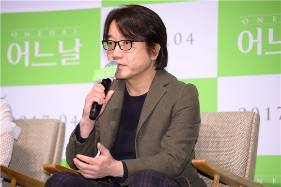 韩国电影《某一天》举办发布会 演员金南佶、千玗嬉等出席