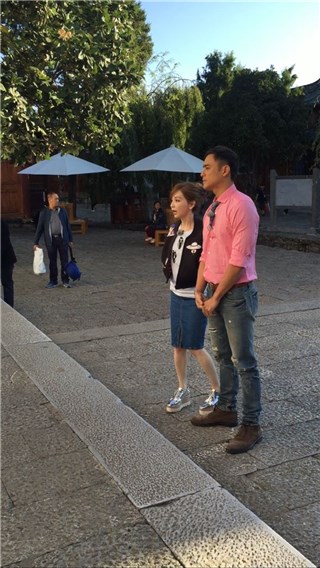 王心凌在明道身边显娇小