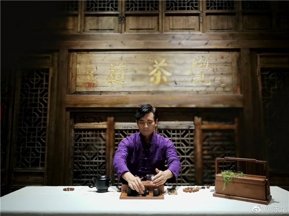 陈龙《猎场》变胡歌暖宝宝 萌智开挂笑点不断