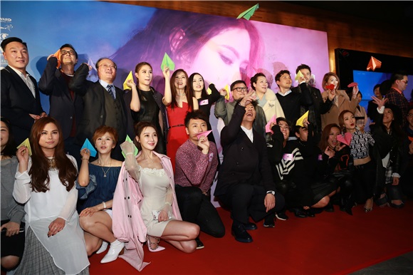G.E.M.、何超莲、孙耀威、锺舒漫等出席G.E.M.电影《一路逆风》首映礼