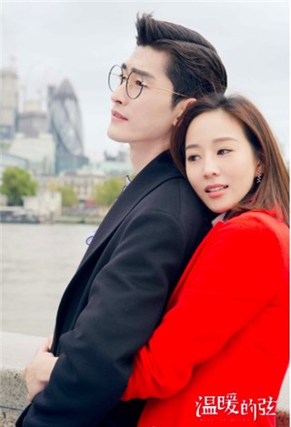 张钧甯主动拥抱张翰上演“后背杀”.