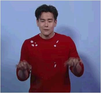 彭于晏不计形象演出,舒淇竟转贴还这样回复……
昨日(14日)晚上,彭于晏在微博上传两个GIF图,动图中的搞笑动作惹人发笑连连,然而粉丝们仍大力支持偶像:「不管你变成怎样我们都爱你!」