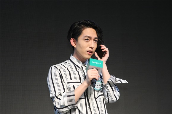 林宥嘉出席手机开幕记者会