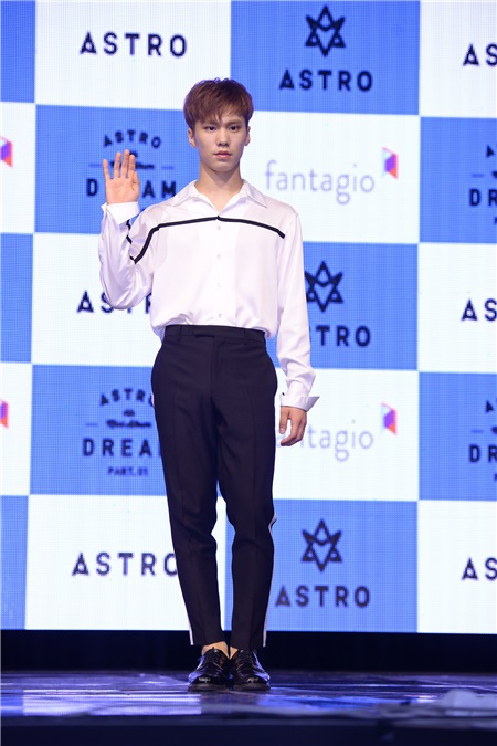 ASTRO举行第四张迷你专辑《Dream Part.01》发售showcase