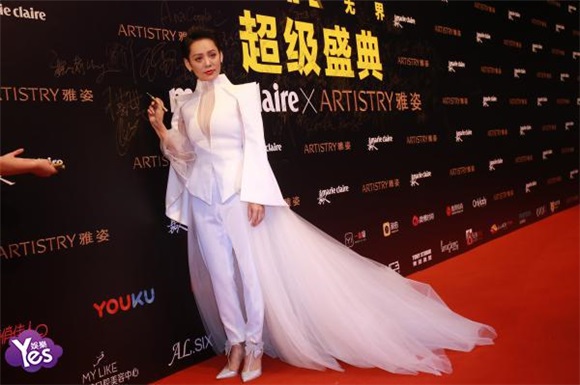 易烊千玺杨幂唐嫣Angelababy刘亦菲等出席嘉人盛典