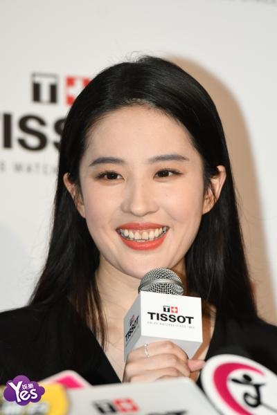 〈Yes 上海现场〉黄晓明刘亦菲共同出席活动 利落黑色装扮帅气满屏