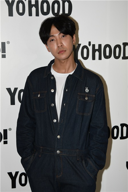 莫文蔚、黄伟文等现身「YO’HOOD全球潮流新品嘉年华」后台
