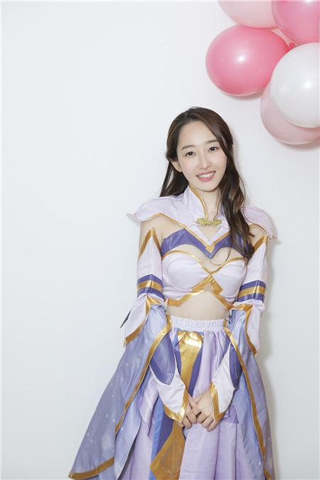 蒋梦婕生日趴大玩cosplay 陈翔娄艺潇变王者荣耀开黑