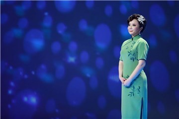 蔡明大玩复古民国风