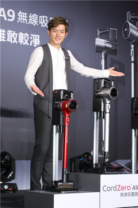 宥胜敬业赚奶粉钱 惊曝:老婆现正待产中