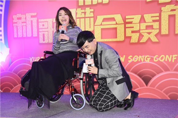黄子佼、辛晓琪出席娱人制造新歌发布会