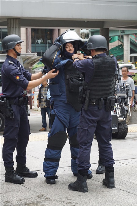 刘德华电影《拆弹专家》拍摄拆炸弹场面
