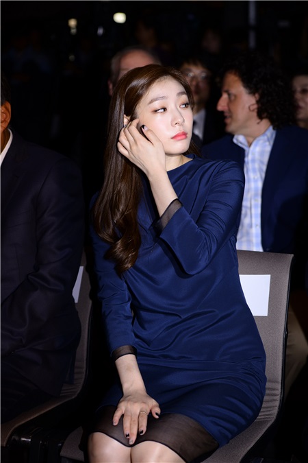 金妍儿助阵冬奥会活动 再现优雅女王POSE