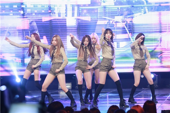 男团MonstaX、女团PRISTIN、EXID、GFriend在MBC《SHOWCHAMPION》中带来精彩舞台