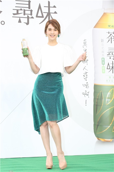 杨丞琳出席饮品新品上市记者会