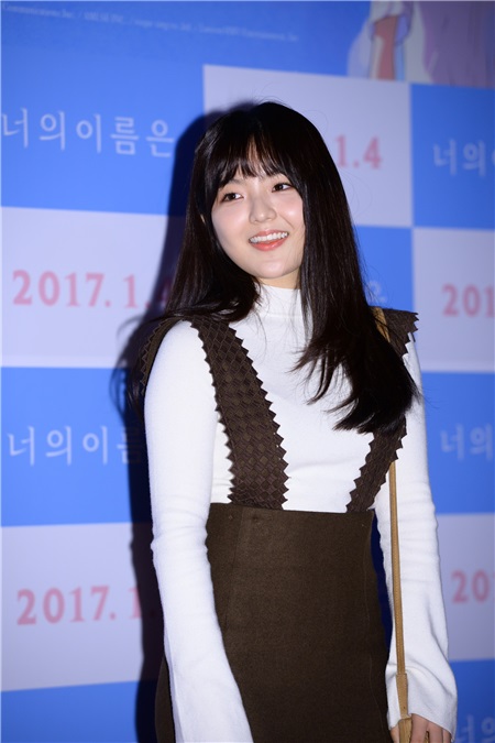 Jisoo、徐信爱、池赫拉、安普贤彬等出席了电影《你的名字》VIP试映会