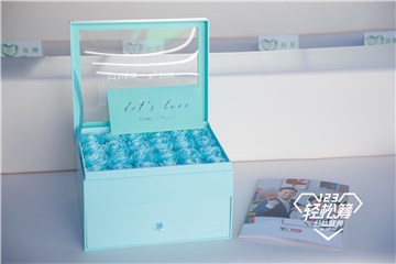 王菲礼盒