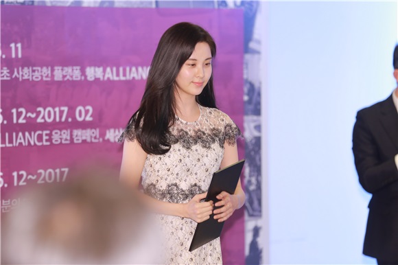 〈Yes首尔现场〉少时徐玄出席活动 清新优雅笑容甜美