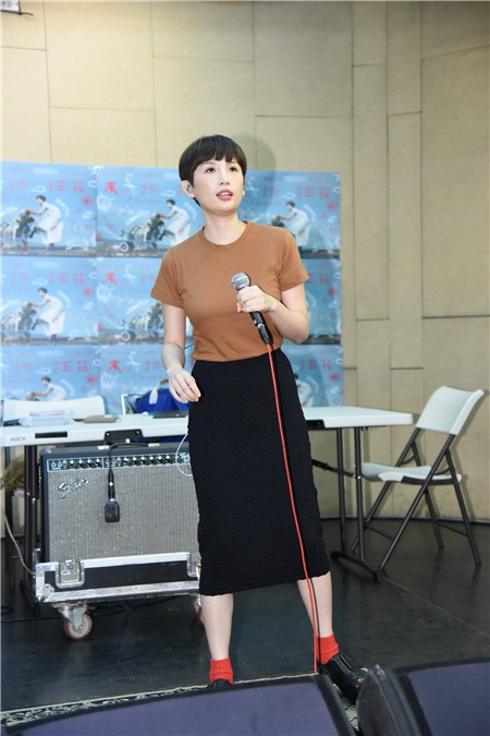 魏如萱为演唱会练团 乱弹阿翔探班打气