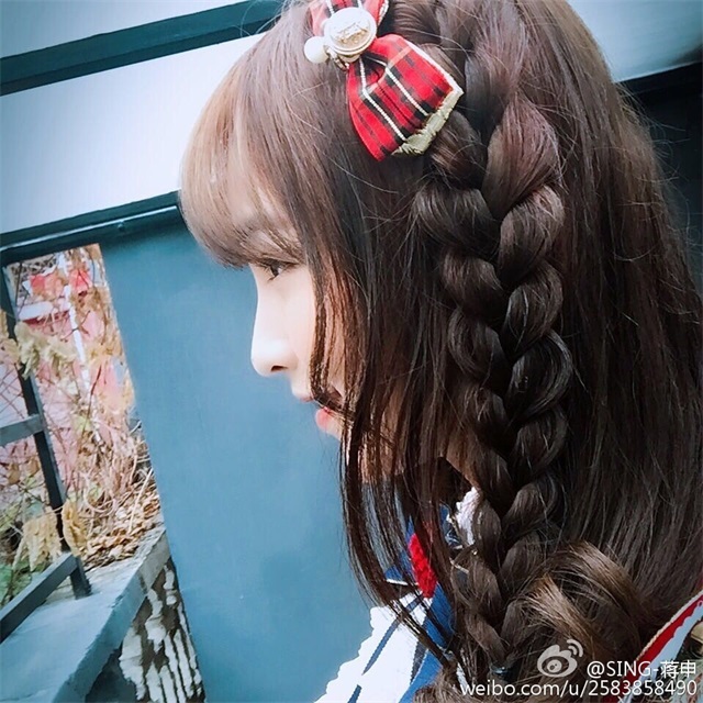 「侧颜杀」校花蒋申首回争议:刘亦菲是我榜样