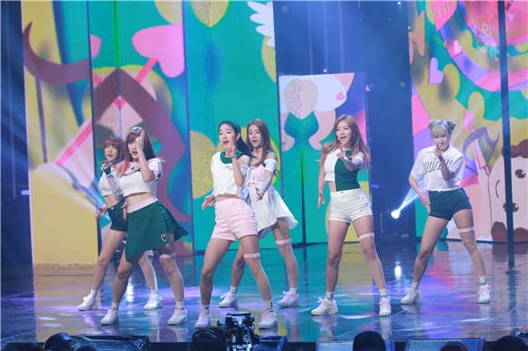 有线台MBC MUSIC《Show Champion》开唱 宋枝恩、宇宙少女等登台亮相